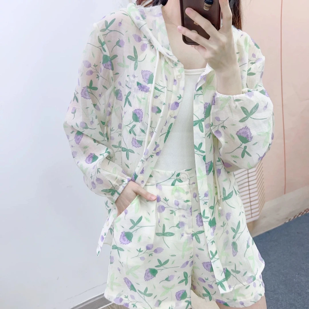 紫花早夏碎花连帽防晒衣+碎花短裤时尚休闲两件套裤T150