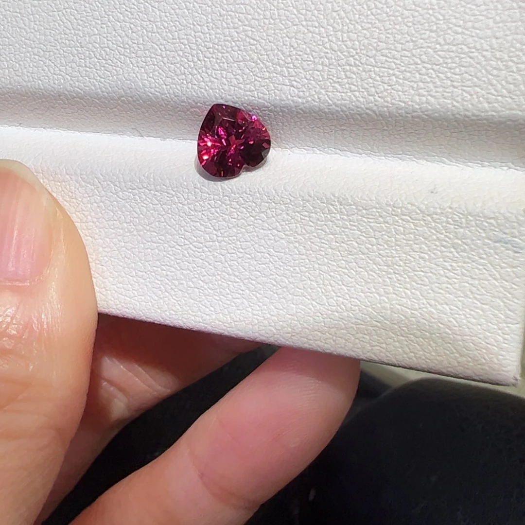 石榴石珠宝半成品未镶嵌1.61ct镁铝全净