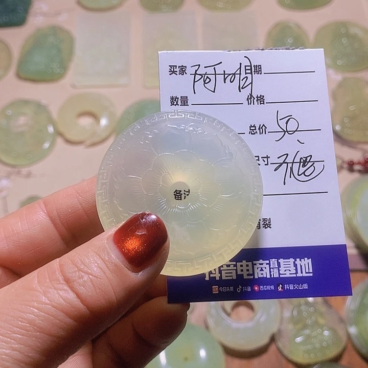 蛇纹石玉颈饰合金阿*