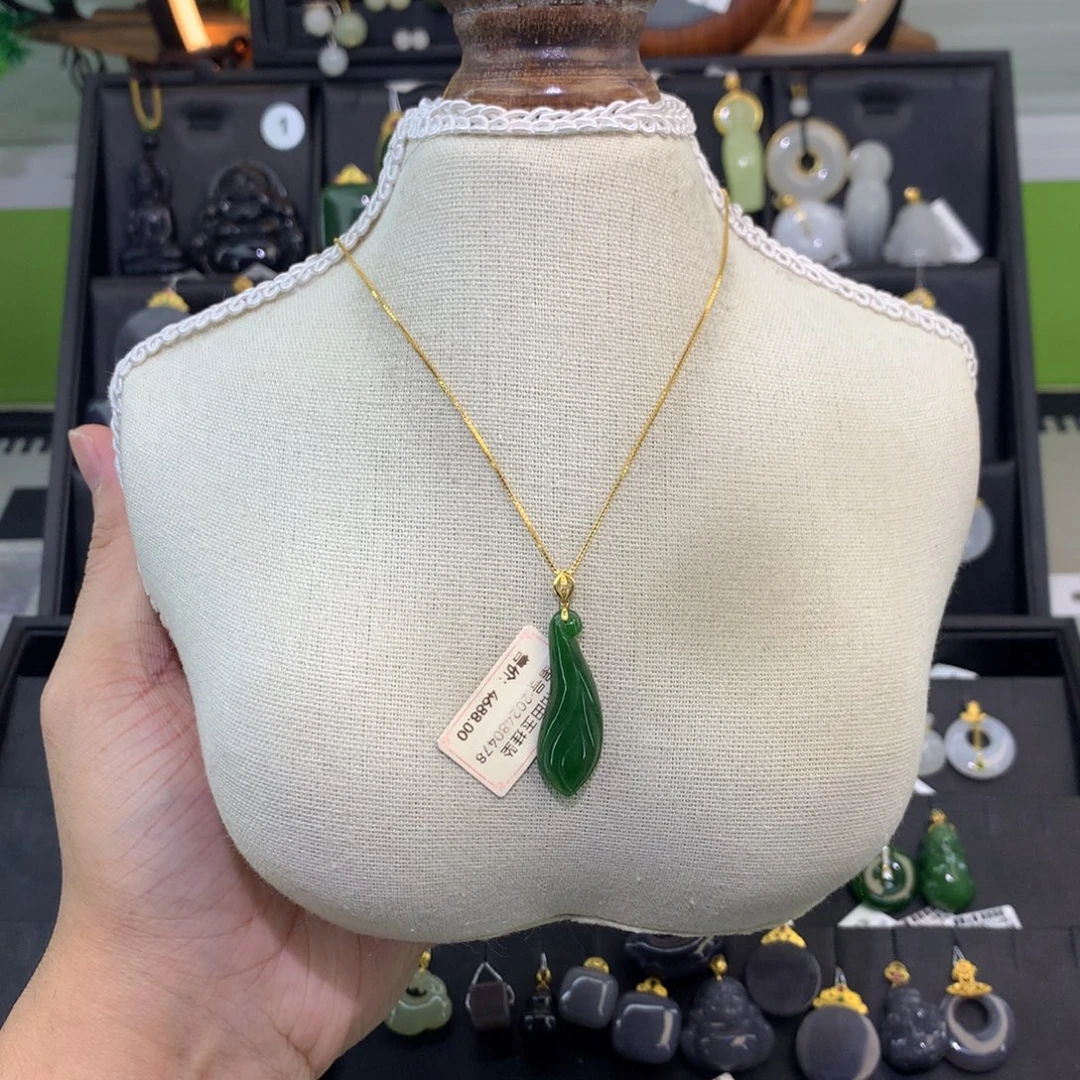 和田玉18K金镶嵌吊坠(赠链)