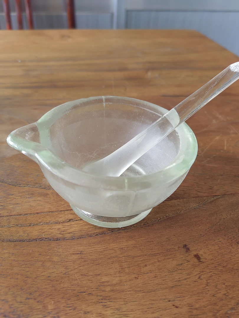 药缸子，品相良好，正常使用，