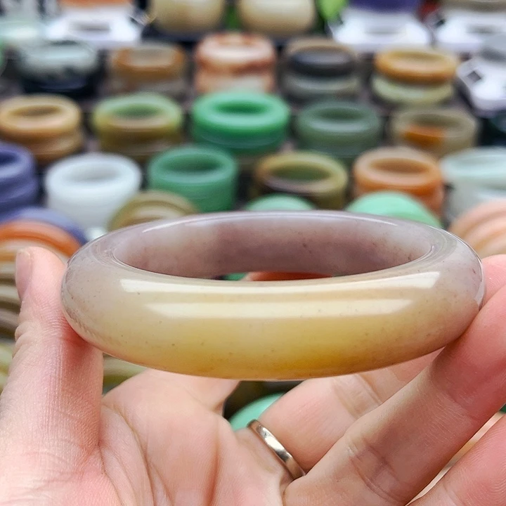 未镶嵌手镯（圆镯）石英质玉