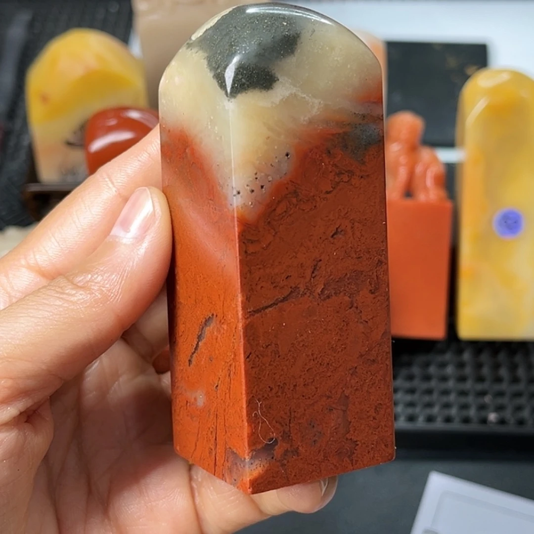 寿山石印石这种现象很明显