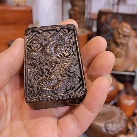 贡木雪**山华彩木作摆件