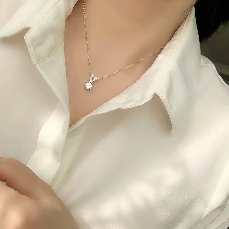 钛钢项链 博煜  X  韩式简约字母V锆石项链