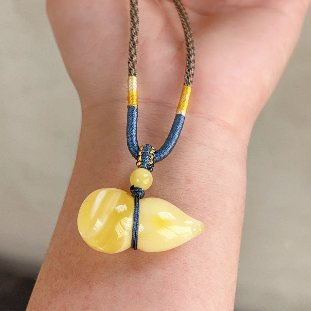 意境白花蜡蜜蜡葫芦吊坠，尺寸32.9-17.5，4.9克，无瑕