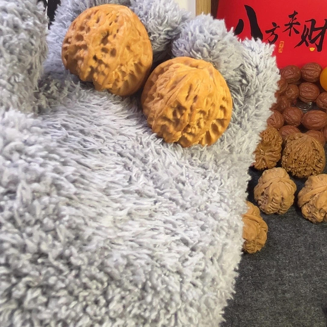 文玩核桃把件白狮子