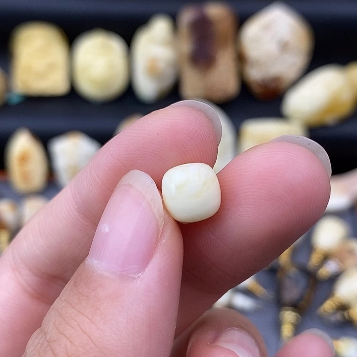 琥珀未镶嵌裸石8单珠b82