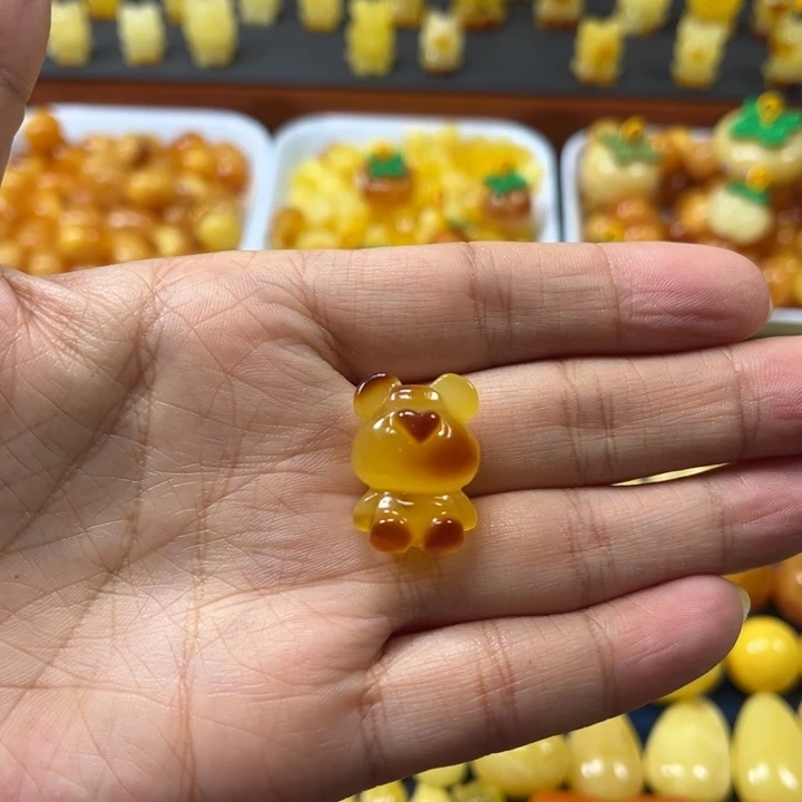 琥珀未镶嵌裸石卡22加俏色小熊 精工微瑕漏