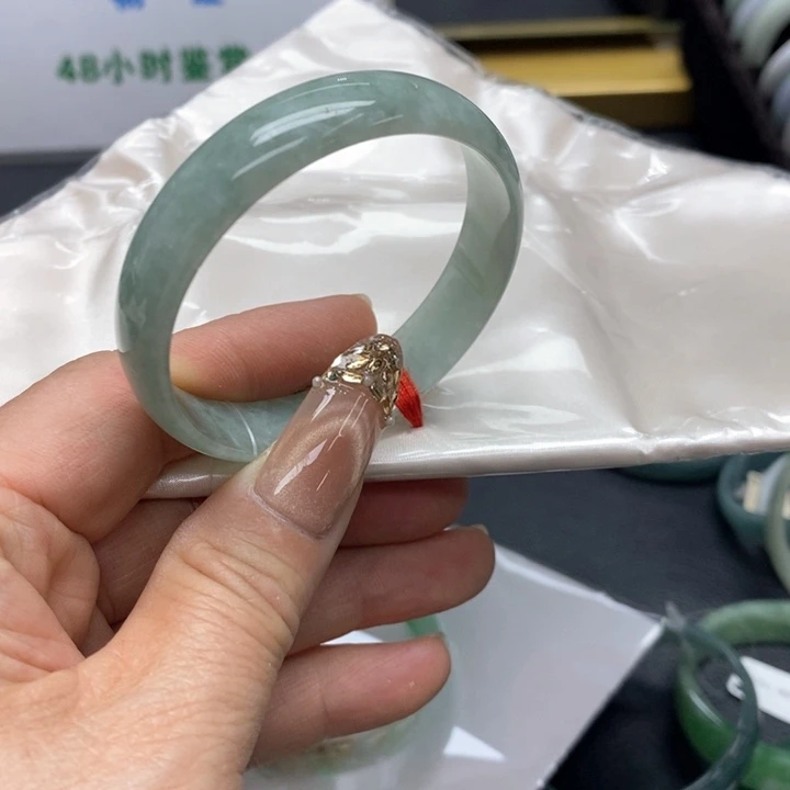 未镶嵌手镯翡翠公主