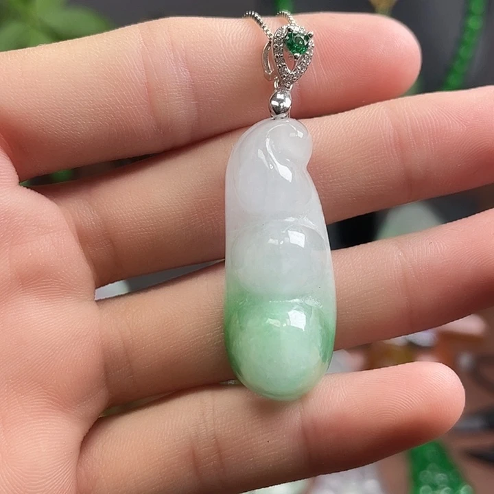 翡翠未镶嵌吊坠(赠链)