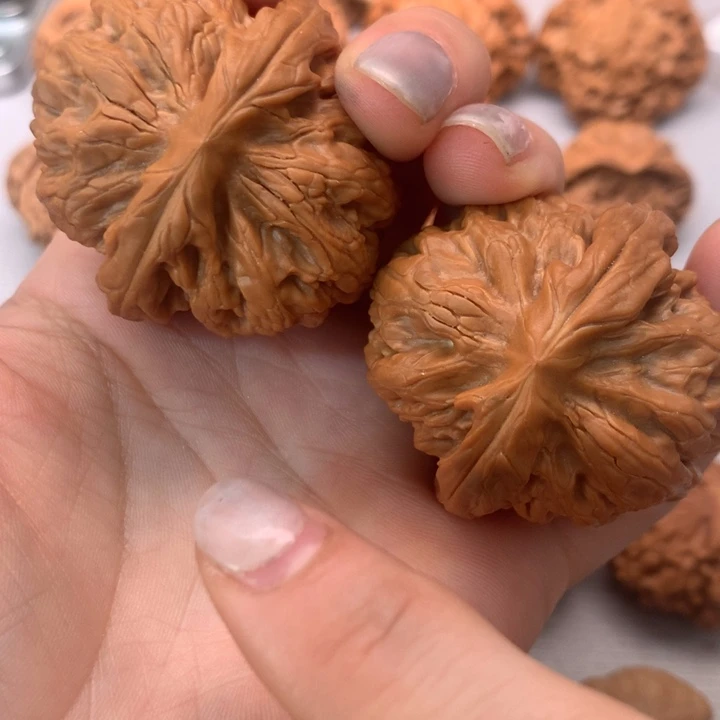 文玩核桃把件红锦鲤43