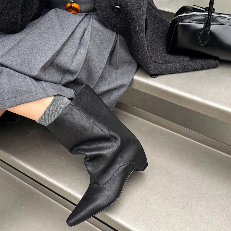 2025秋冬新款复古风绒面牛皮尖头中筒靴长筒套筒显瘦不过膝时装靴