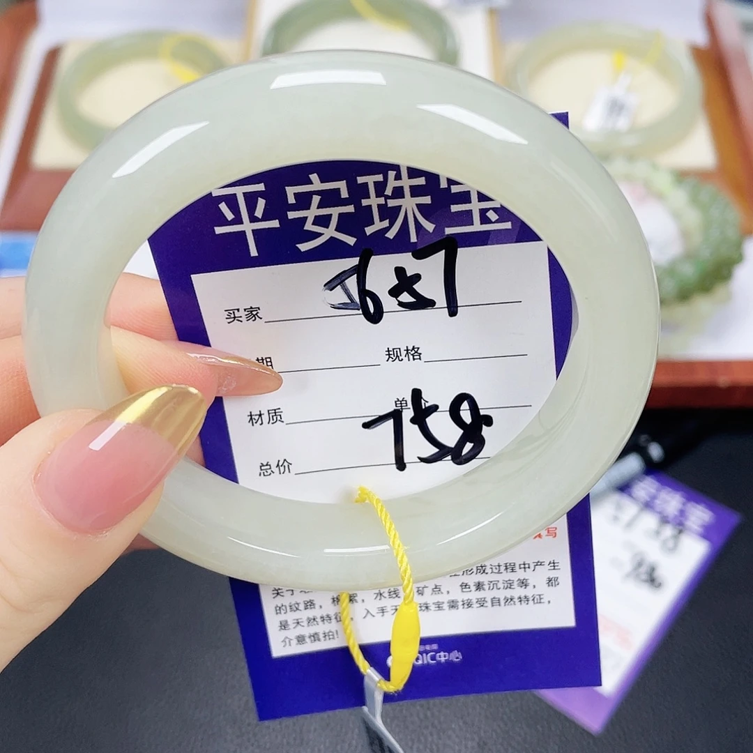 和田玉未镶嵌手镯