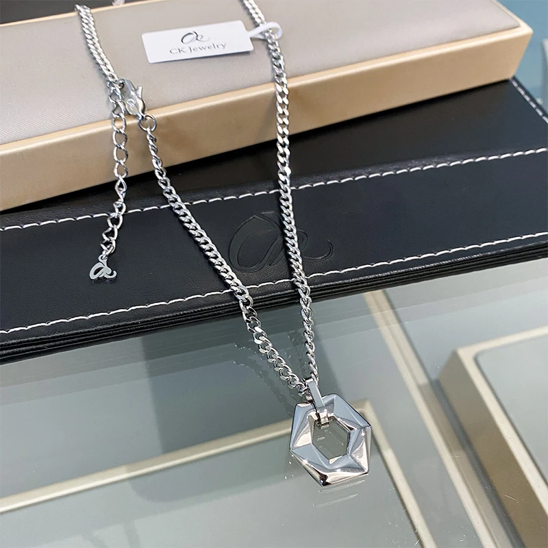 CK 钛钢项链 冷淡风嘻哈六边形矩阵吊坠男女项链不褪色闪亮毛衣链