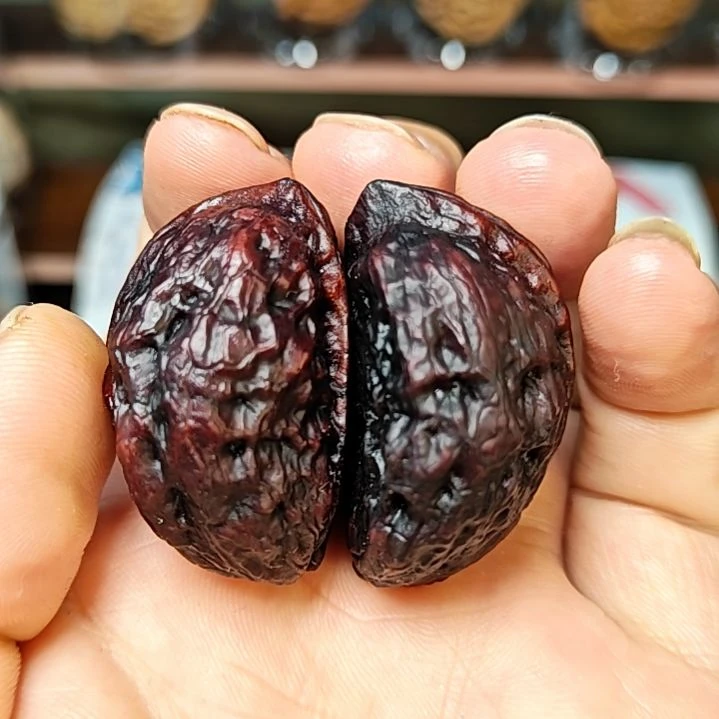 吊坠文玩核桃半壁黑彩酒红色（21）