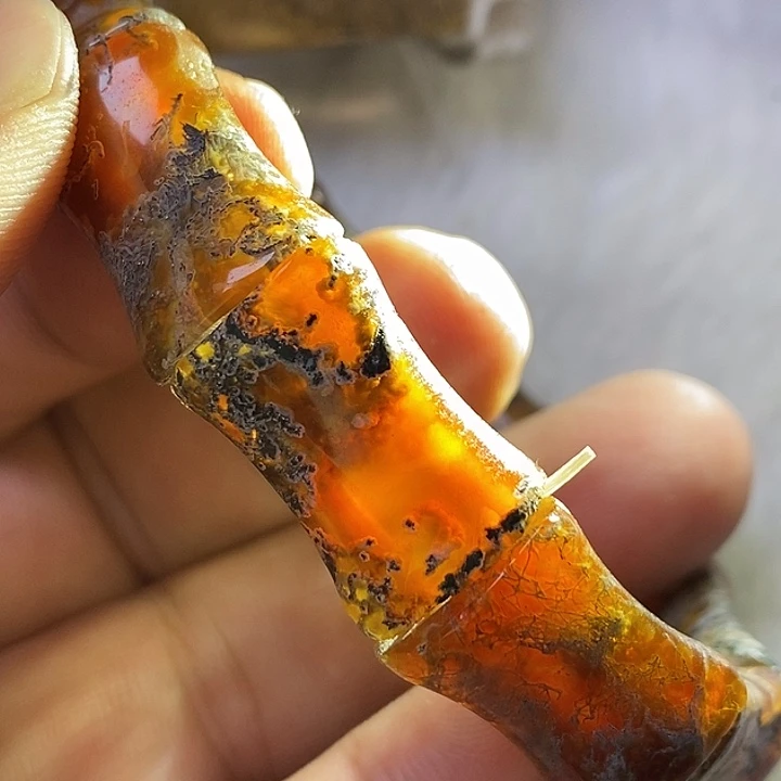 H***s玛瑙/玉髓颈饰未镶嵌