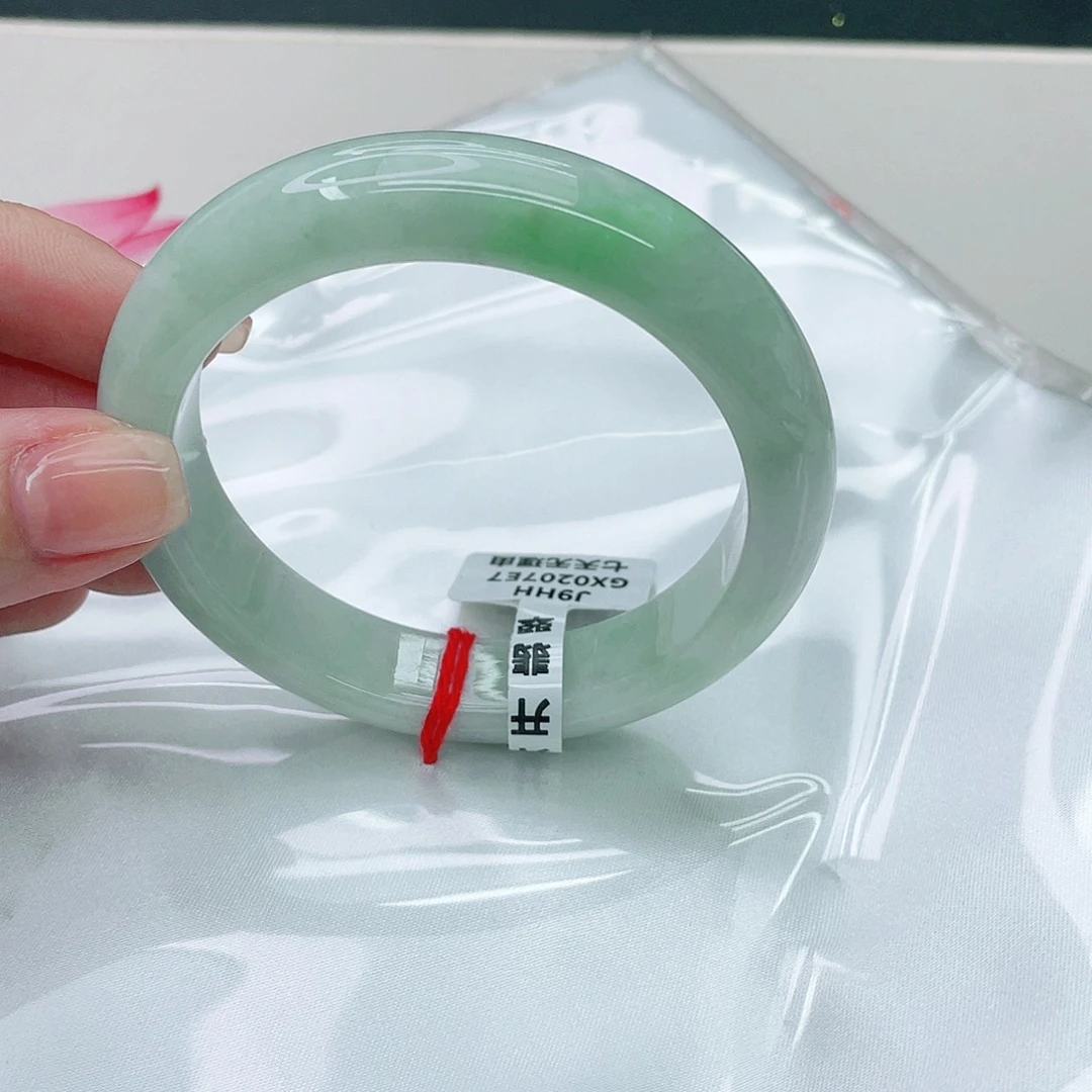 翡翠手镯未镶嵌正58