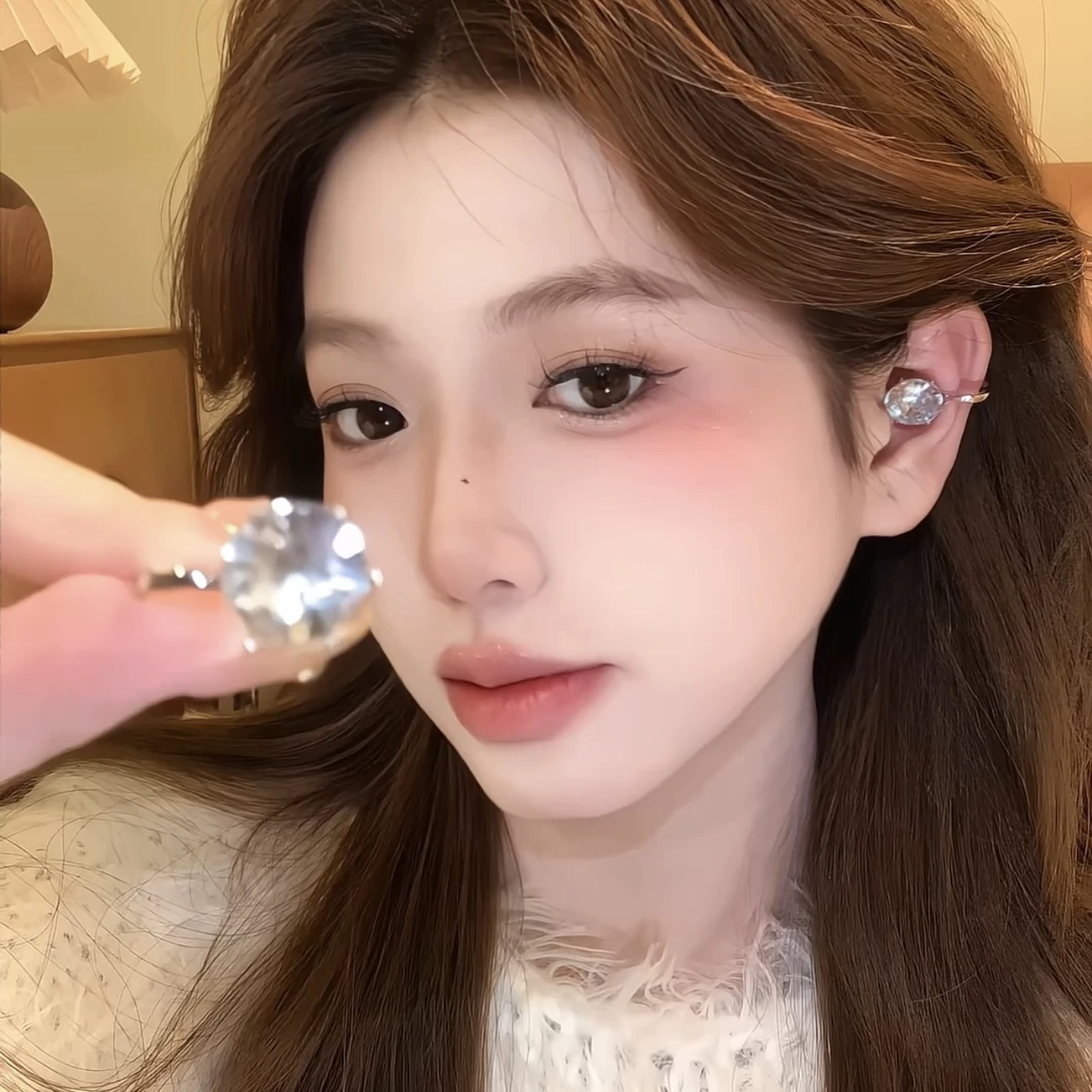 铜合金耳饰 绝美爆闪1.2cm锆石耳骨夹精致耳夹无耳洞女高级感耳饰
