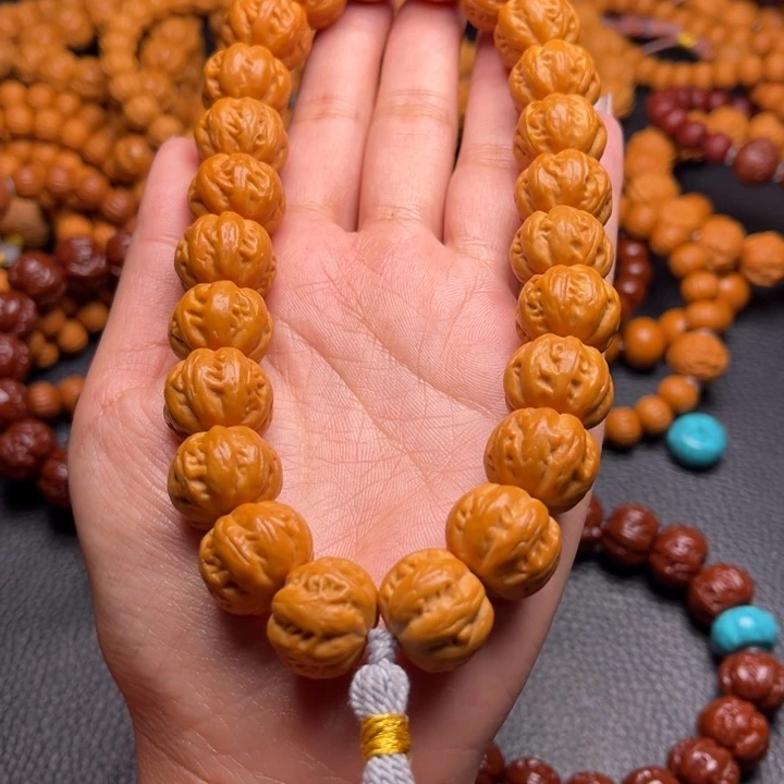 猴头核桃吊坠手持麻花17