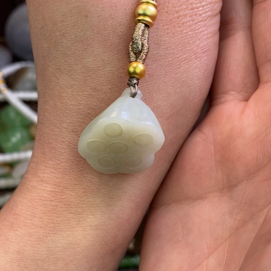 和田玉颈饰足金镶嵌