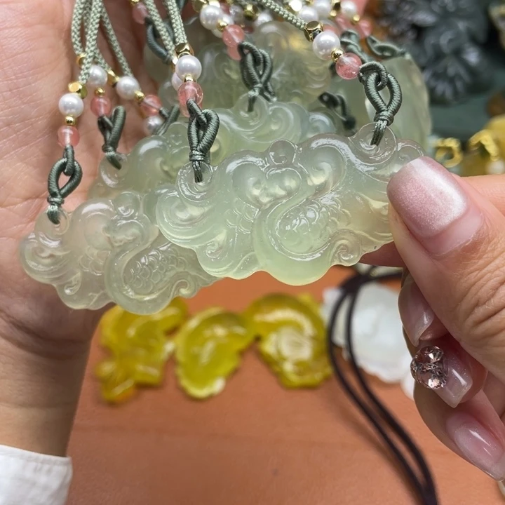 蛇纹石玉未镶嵌吊坠