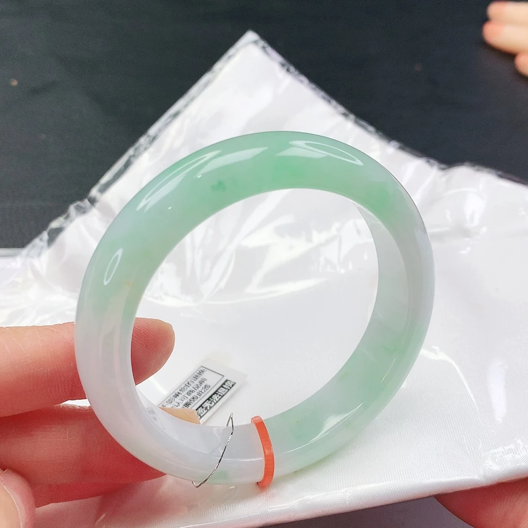 翡翠手镯未镶嵌天然翡翠手镯