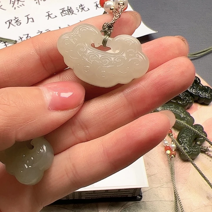 和田玉颈饰未镶嵌7