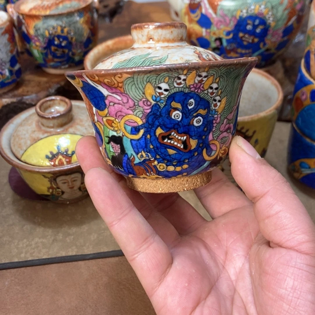 手工制作的一款大黑天盖碗