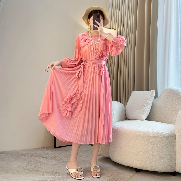 2025翻领新款洋气褶皱连衣裙
