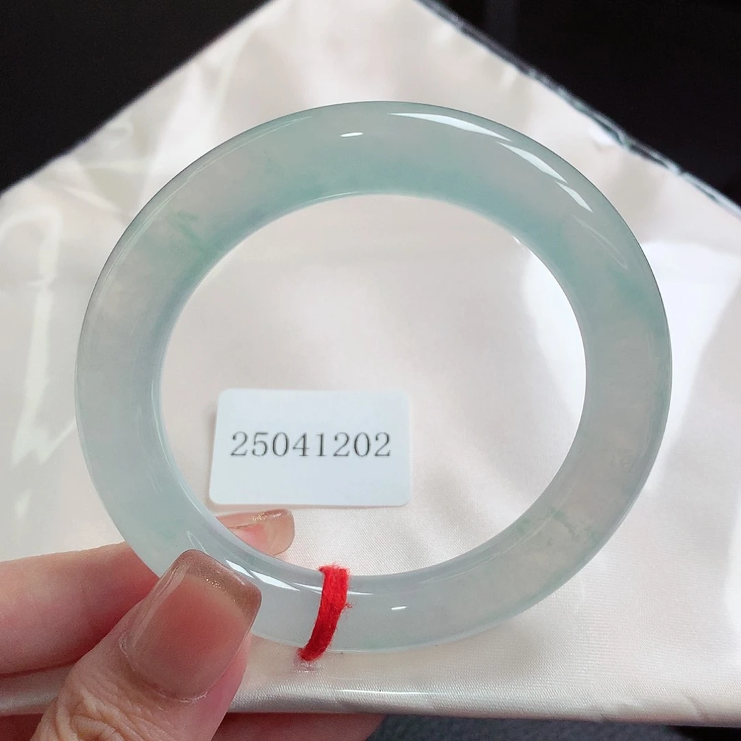 未镶嵌手镯（圆镯）翡翠天然a货翡翠