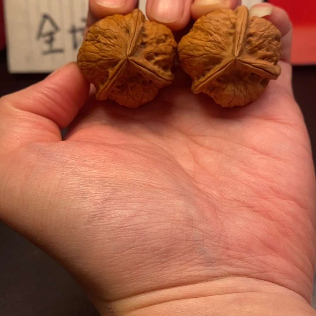 文玩核桃吊坠人奔球三