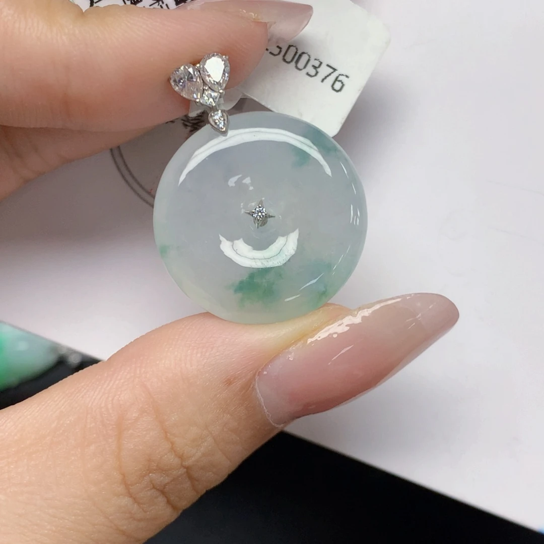 颈饰18K金镶嵌翡翠