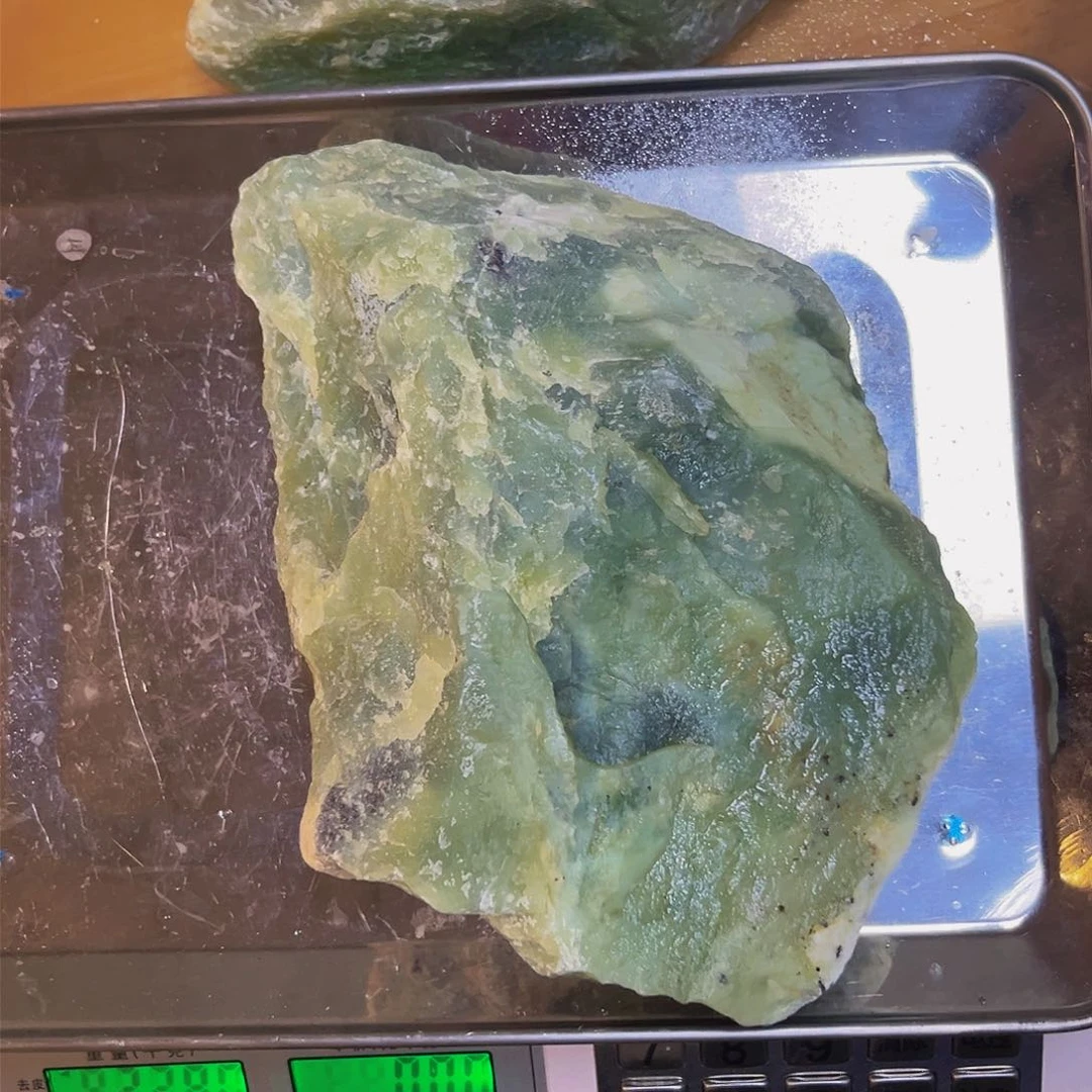 蛇纹石玉未镶嵌珠宝奇石