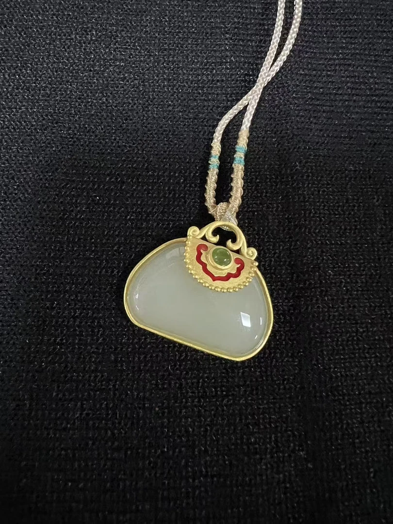 C755和田玉镶嵌S925精美吊坠