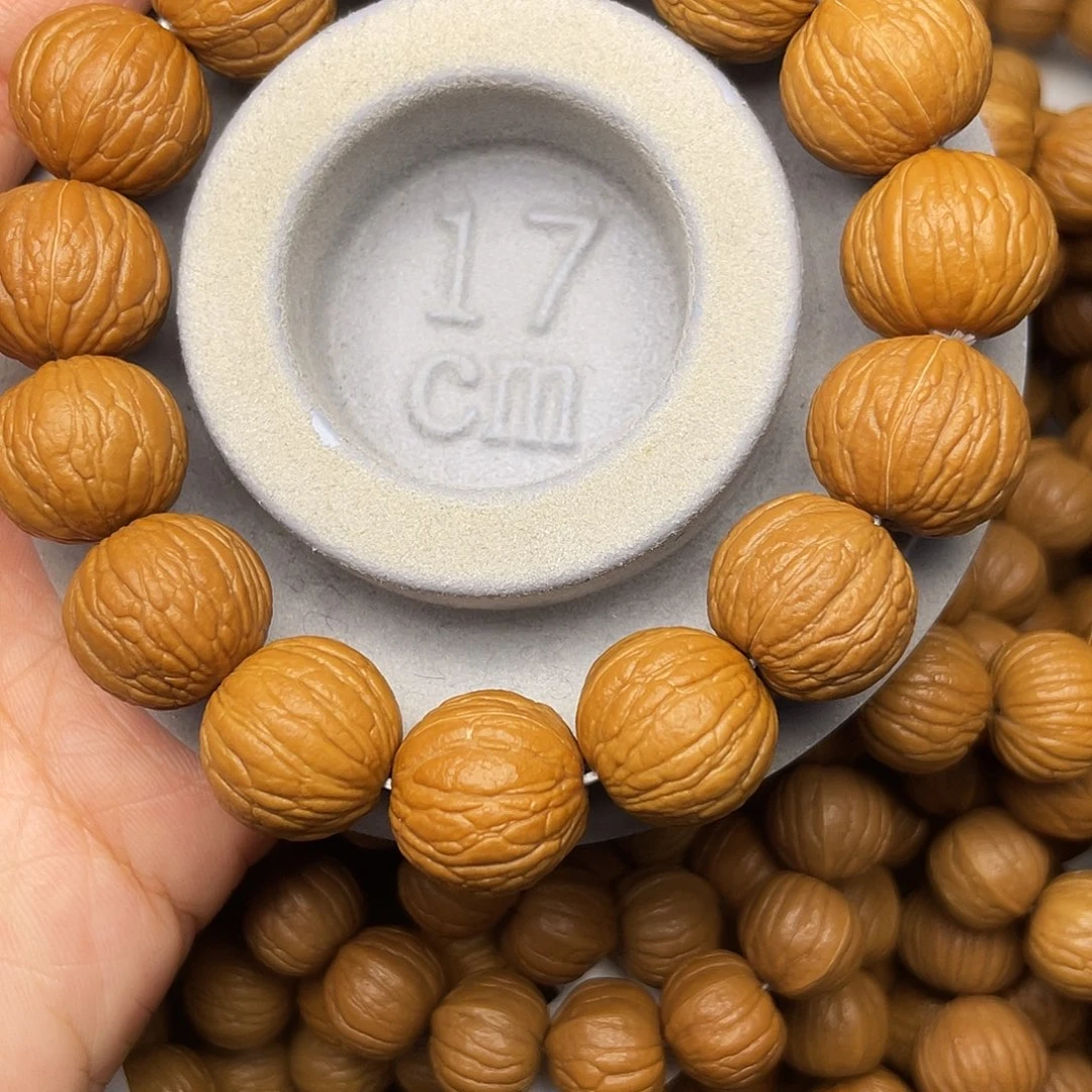 猴头核桃吊坠聚宝盆