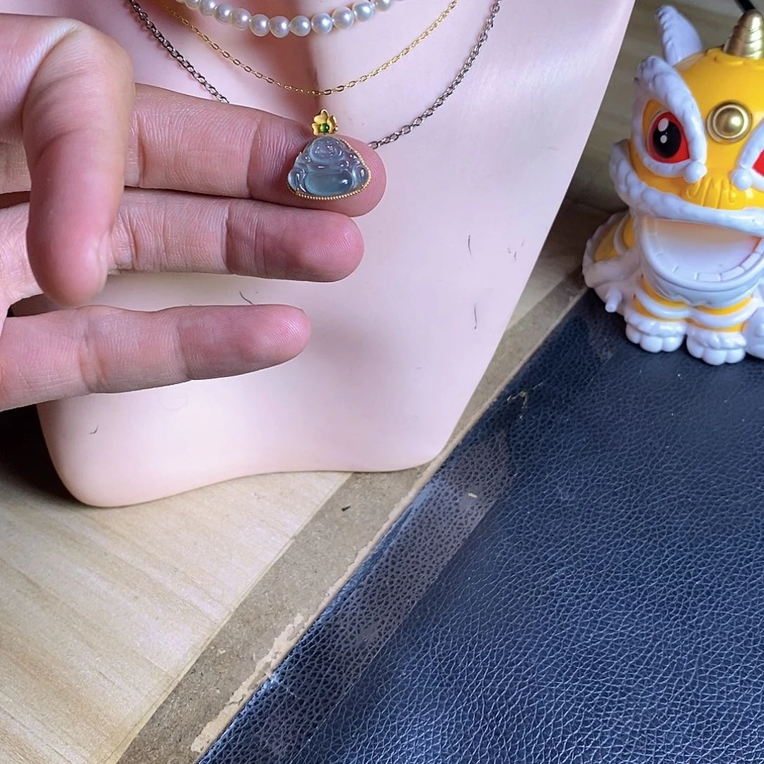 颈饰18K金镶嵌翡翠