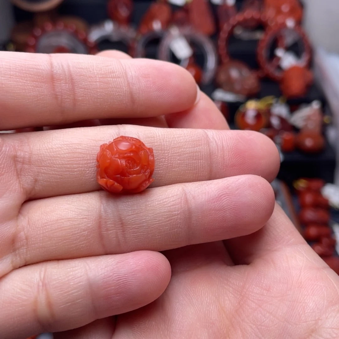 【闪购商品】未镶嵌通孔牡丹花13mm南红玛瑙