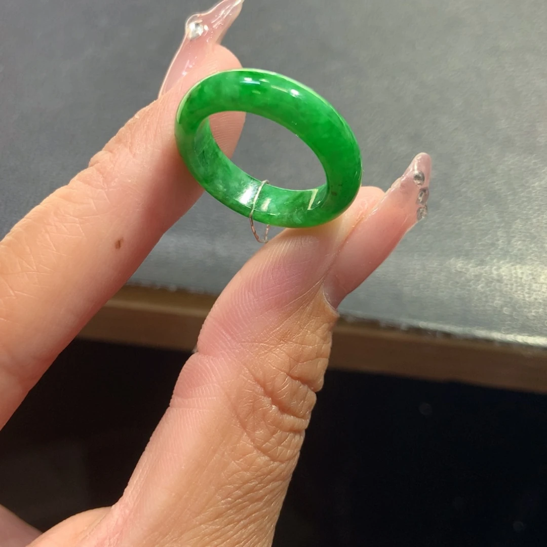 翡翠戒指未镶嵌翡翠