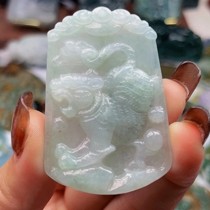 翡翠未镶嵌颈饰挂件