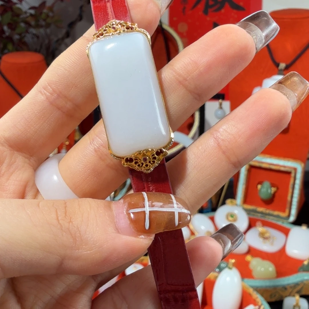 和田玉18K金镶嵌颈饰