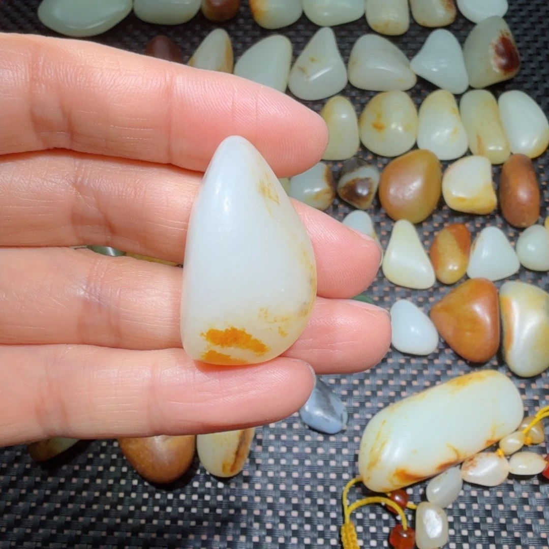 和田玉颈饰未镶嵌16.2g原籽无修