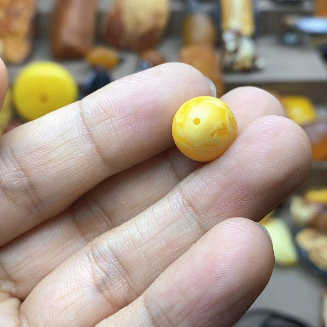 薪****琥珀颈饰未镶嵌金白虎皮珠子