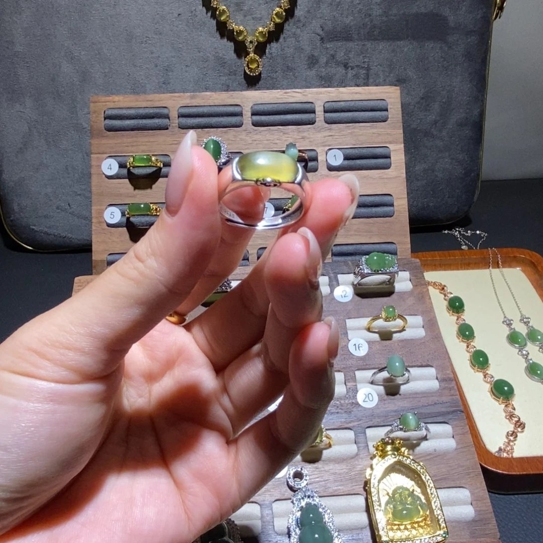 千***牵和田玉未镶嵌戒指