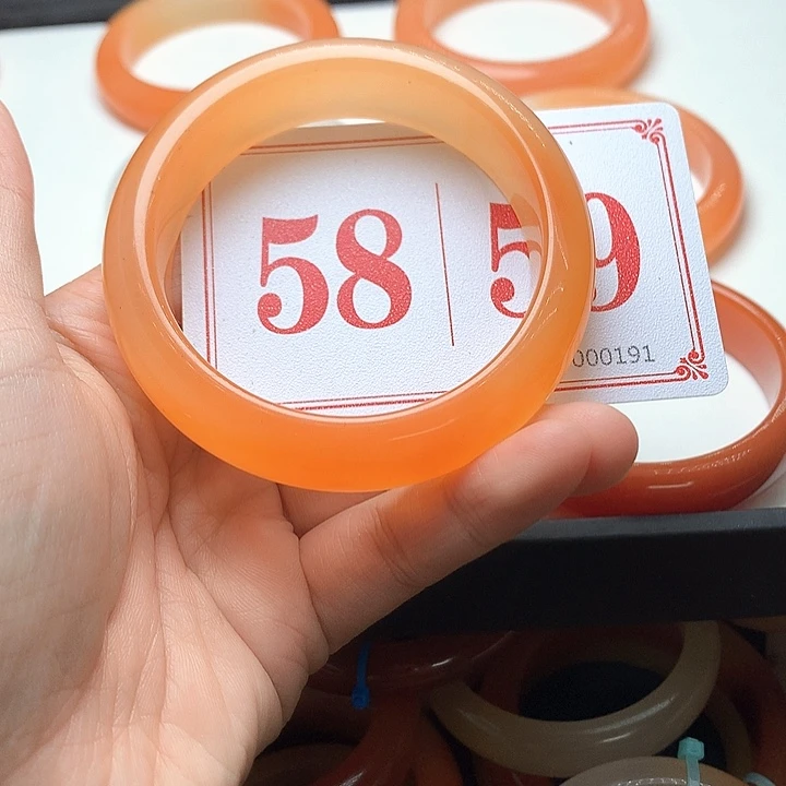 未镶嵌石英质玉（黄龙玉）手镯好*呐