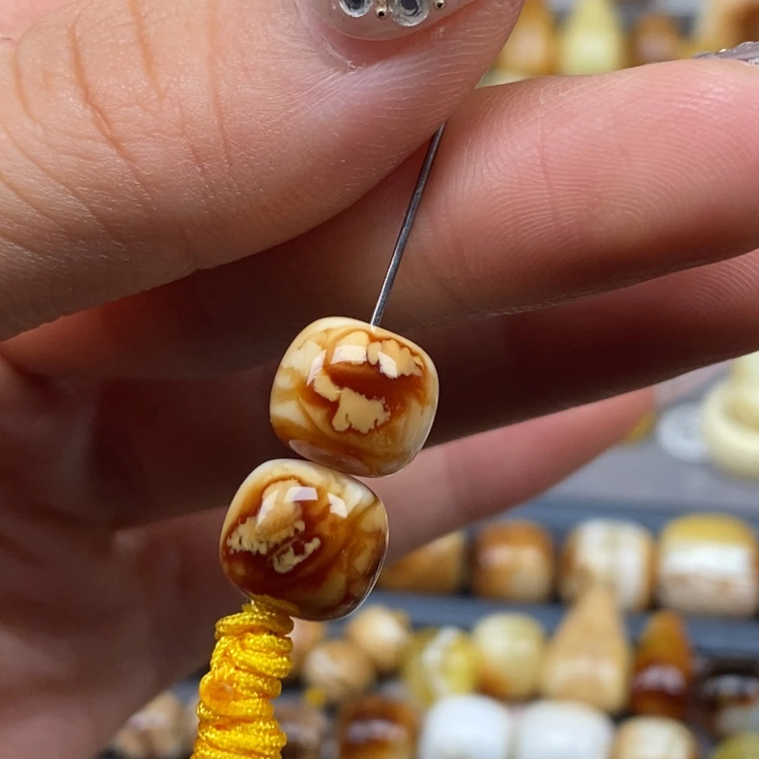 琥珀未镶嵌耳饰对珠