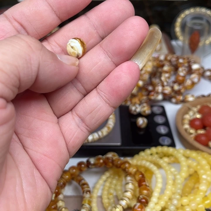 志***远琥珀未镶嵌裸石35号