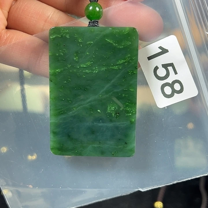 太***上和田玉未镶嵌颈饰