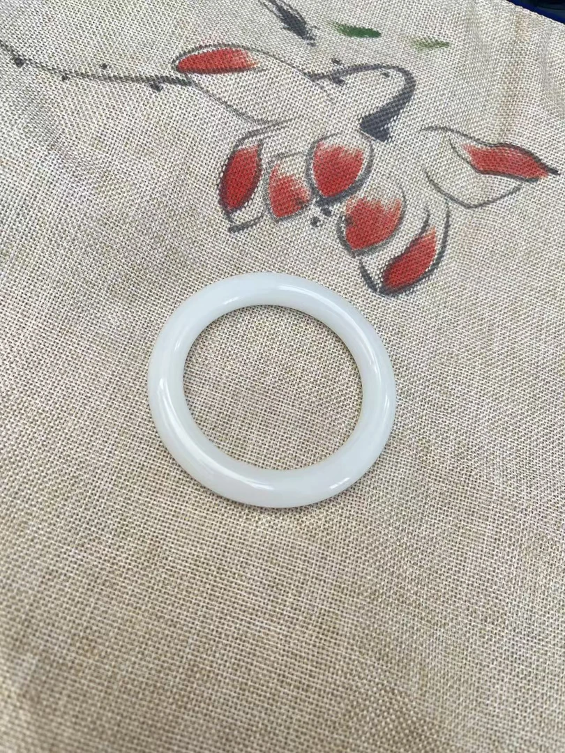 甄选白色圆条摆件气质百搭多样性发一