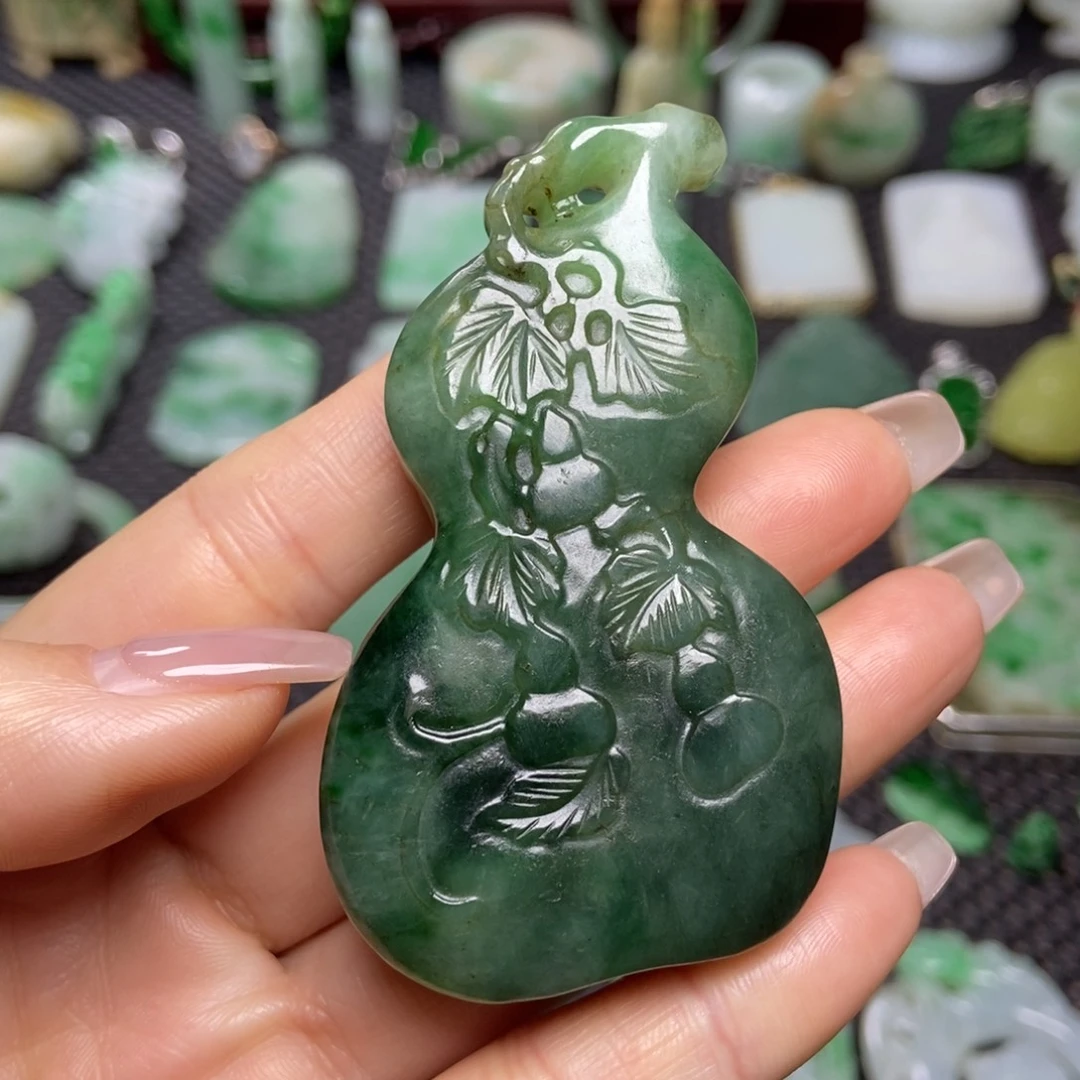 翡翠未镶嵌挂件清